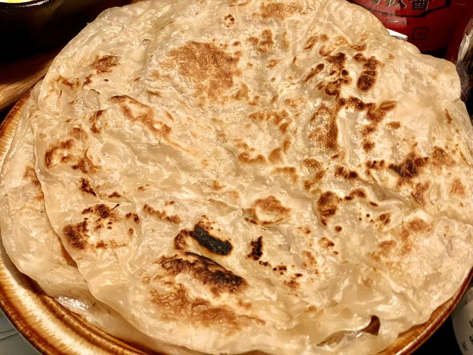 ちなみに合わせるのは、業務スーパーの冷凍パラタ
コレ焼くだけでうまいんよ…
合わせるのはパンでもいいよ 