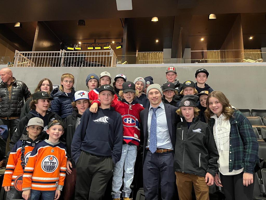 wave_academy's tweet photo. Great night for @wave_academy 2010 Major AAA team to be @RogersPlace.  Thank you @EdmontonOilers for the win and thank you @CanadiensMTL Assistant Captain, Brendan Gallagher, for the surprise visit! #LetsGoOilers #HSL #memoriesofalifetime https://t.co/dVHcrOFyCN