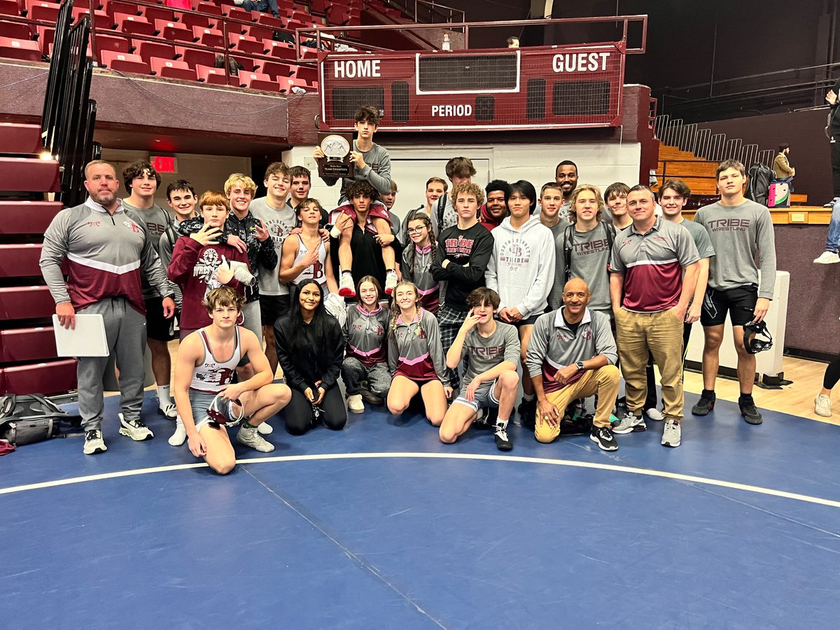 KCS__Athletics's tweet image. RESULTS | Tribe Wrestling 🤼‍♂️ 
(Border Duals @ TN High)

Congrats to this years Border Duals Champions - Dobyns-Bennett H.S.!!!

DB over Richlands 69-12
DB over Pulaski Co 78-6
DB over TN High 81-0
DB over Daniel Boone 83-0
DB over John Battle 63-15

#RollTribe