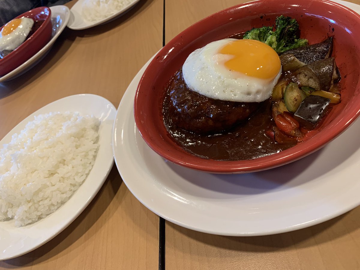 fbTaGNUnIhksRDR's tweet photo. 今日のランチ😋🍽
感動ハンバーグコースを食べました😋
今日の夜は等々力アリーナへ
20時05分〜始まる時間が遅いバスケ観戦ですが楽しみです🏀😆🎶🎶
#ガスト
#gotoTokyo
#感動ハンバーグコース
#Bリーグ https://t.co/D2hy8BBEit