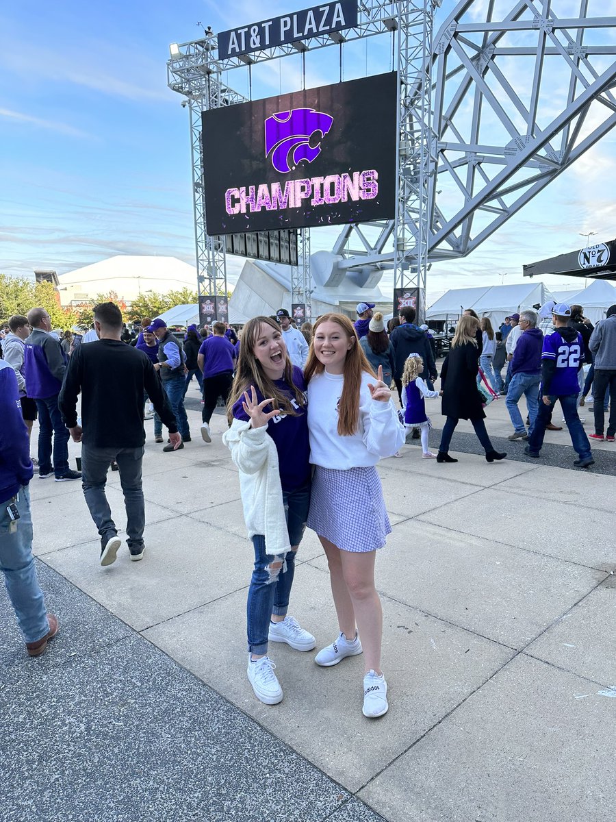 MarynaBuessing's tweet photo. freaking cats man 😈💜 https://t.co/utsOByfjro
