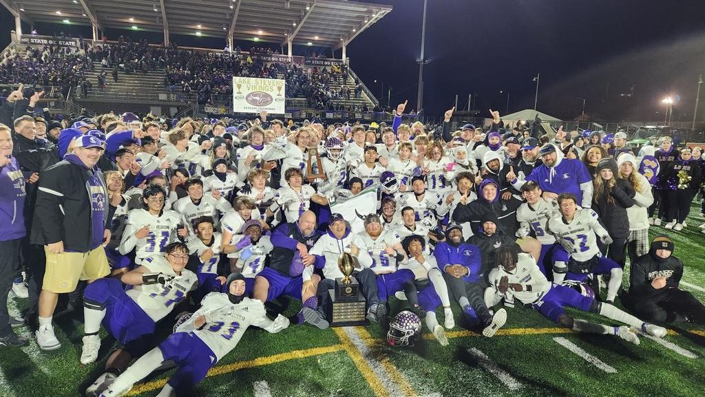 Lake Stevens Vikings
WA State 4A 2022 🏈Chaamps💍

#LakeStevensVsKennedy 
#WAFBscores

☆FINAL☆

<a href="/LSHSVikingsFTB/">Lake Stevens HS Football</a>- 24
Kennedy - 22