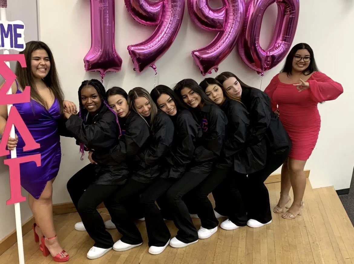 MizzouGammas's tweet photo. The Beautiful Beloved Beta Beta Chapter of Sigma Lambda Gamma National Sorority Inc. is proud to present G.S. Las Influyentes Distinguidas💖💜 https://t.co/GiOxQ3jAsg