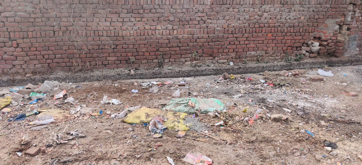 Balwantsingh_70's tweet photo. @NagarVikasUP Ward no 70 janakpuri, ghaziabad in front of Udam Singh park ,garbage collection piont @NagarVikasUP @AMRUTCityGzb @TeamTHA_ @aksharmaBharat @CMOfficeUP @Mayor_Ghaziabad https://t.co/Fln0sE66BJ