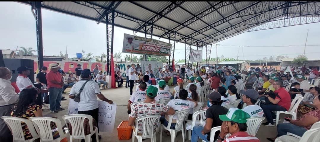 RodrigoMenaR's tweet photo. Grandioso recorrido por la campiña Manabita, San Pablo de Río de Oro se vistió de gala, aprovechó el momento de afianzar una gran amistad con Agustín Casanova el nuevo Perfecto de Manabí, y comprometiéndolo para asfaltar sus vías. 
#SeguimosConMásFuerzas https://t.co/WG3p1PLuIV