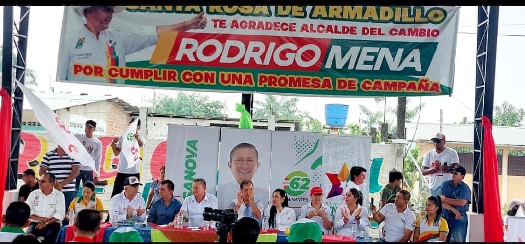 RodrigoMenaR's tweet photo. Grandioso recorrido por la campiña Manabita, San Pablo de Río de Oro se vistió de gala, aprovechó el momento de afianzar una gran amistad con Agustín Casanova el nuevo Perfecto de Manabí, y comprometiéndolo para asfaltar sus vías. 
#SeguimosConMásFuerzas https://t.co/WG3p1PLuIV