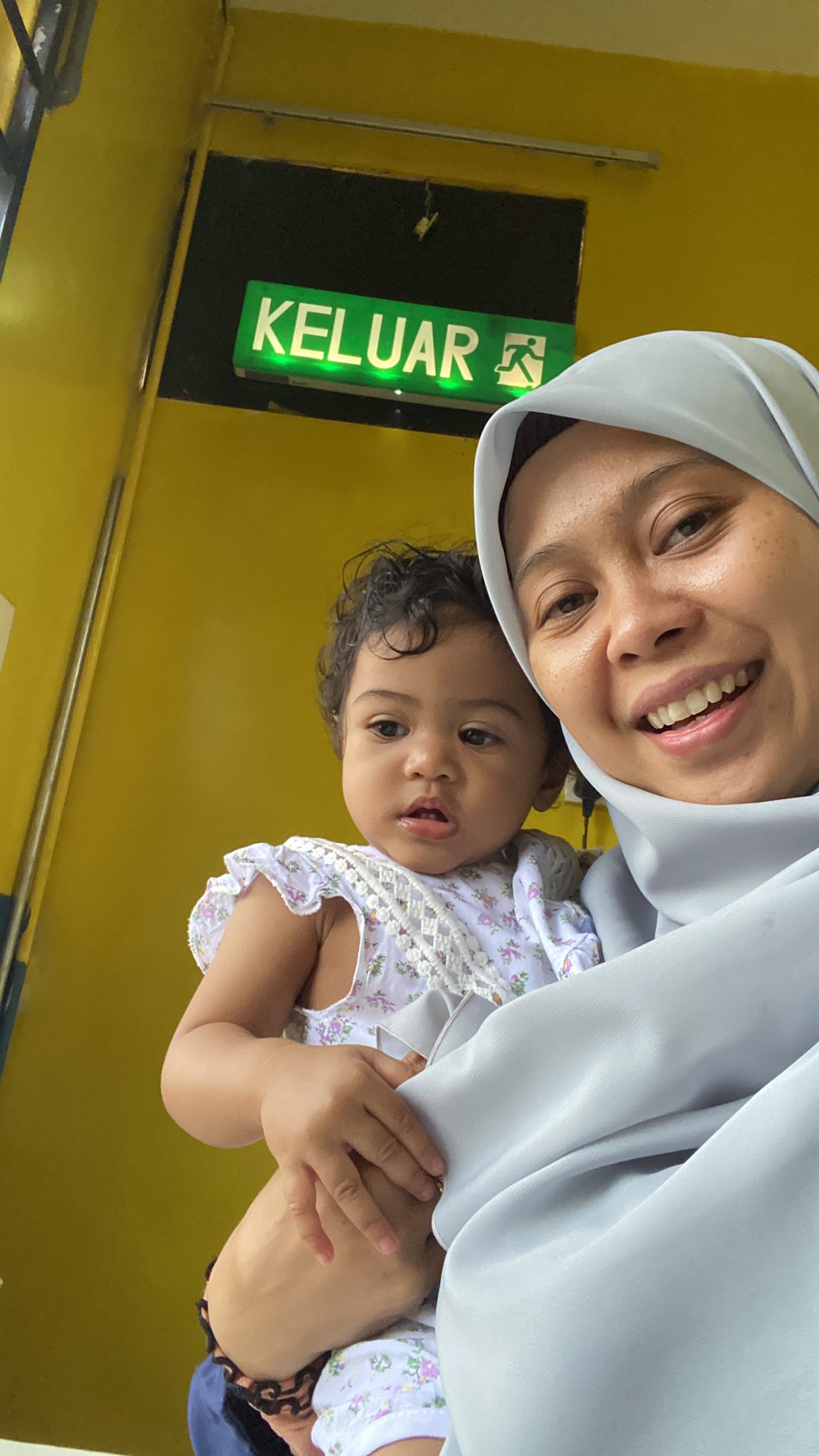 New to messageer. Kebetulan tarikh lahir sama dengan Dr Wan Azizah.
Happy birthday to me   