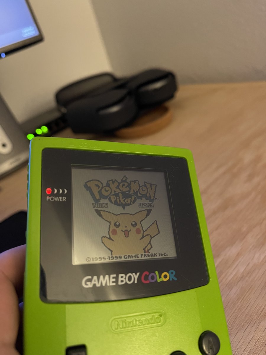 JamesNMartin's tweet photo. OG hardware. Forgot how dark the screen was back then. Don’t want to mod it but damn it’s very tempting. https://t.co/7jTPOozypb