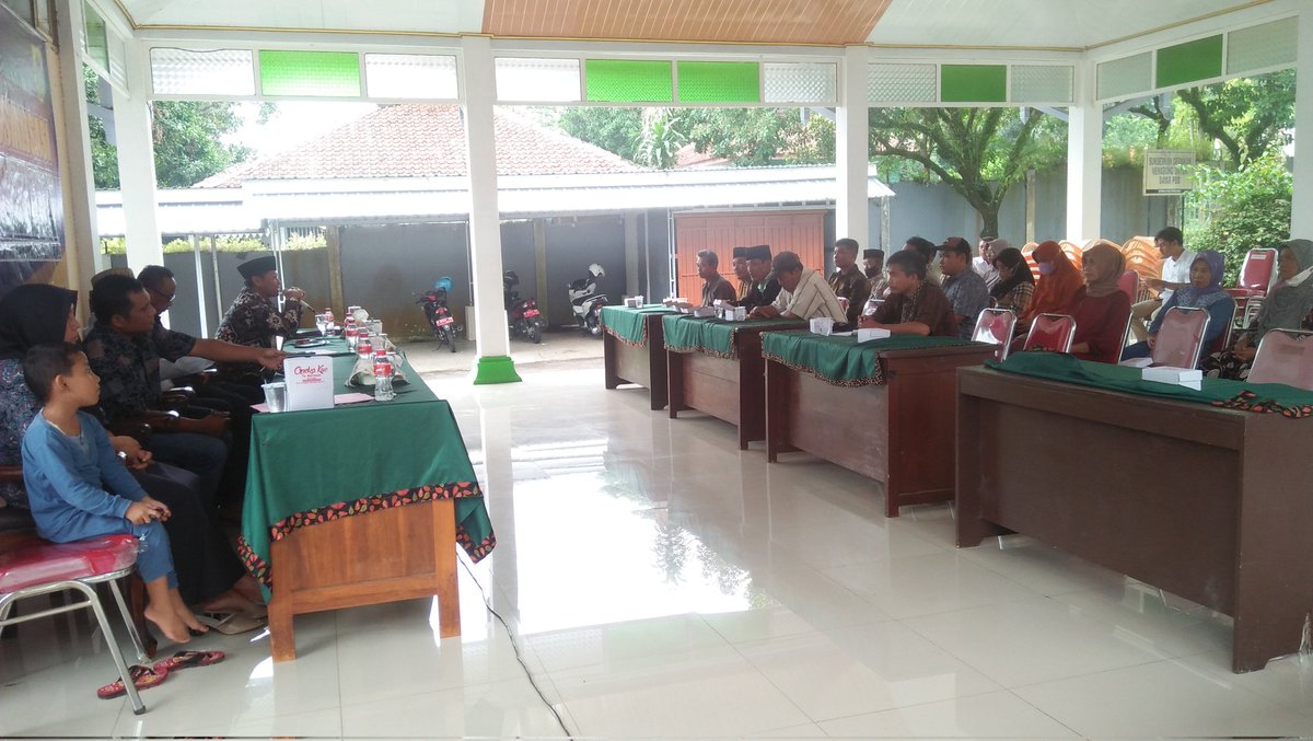 Sosialisasi prtran perundang"an ttng perumahan&amp; kwsan permukiman d wlyh kab pml.smbtan Sosialisasi olh Bp. camat warungprung,d bk olh Kabid Disperkim Bp.Untung sklgs sbg moderator yg d ikti sjml 45 orng dg nra smber dr Komisi B DPRD Kab PML d pendopo Kec Warungpring.4-12-2022