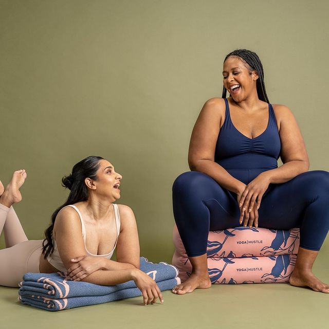 YogaHustle's tweet photo. Wishing everyone a happy weekend full of laughter, friends (and, of course, yoga)! 💗🌸
#yogahustle #englishgardens #theblanket #thebolster #yogawithfriends #weekendyoga #yogabolster #yogablanket #yogafun #yogapose #yogastudio #yogaforeverybody #yogateacher #yogastudent #yoga https://t.co/f09xIk6W3G