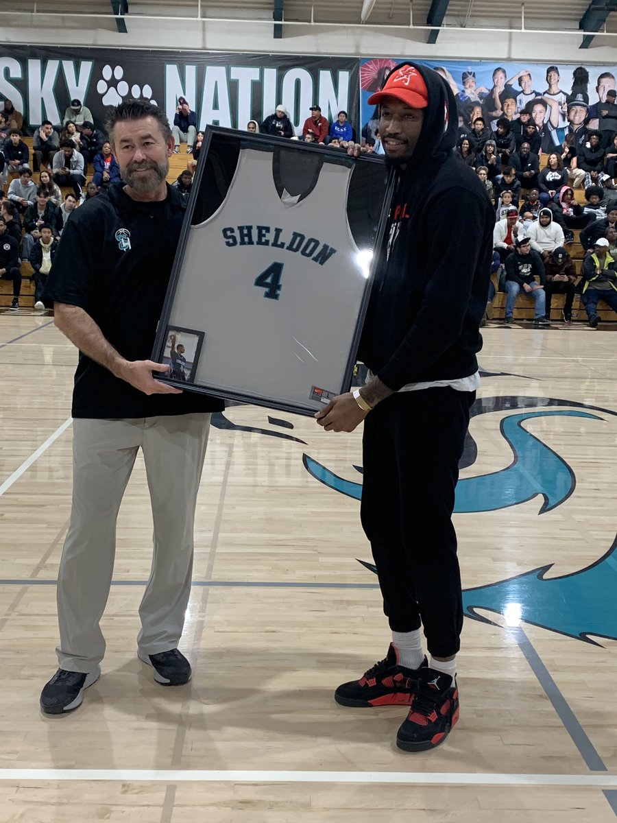 Sheldon Men’s Basketball has retired the jersey of Dakari Allen. 👏🏼