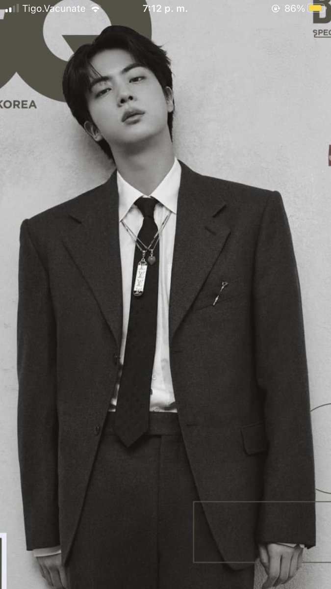 Katyortega151's tweet photo. #JINDAY #HappyJINday #HappyBirthdaySeokjin HAPPY BIRTHDAY JIN love you 💜💐 @BTS_twt #JINDAY #JINDAY #HappyJINday https://t.co/pW3pUW4C0M