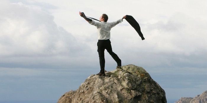 "فلما جاء أمرنا نجينا صالحا والذين آمنوا معه برحمة منا" تأملها جيدا: برحمة منا! فإذا جاءك الفرح بعدالضيق فتذكر أنه برحمة الله، وإذاجاءك الشفاء بعد المرض فليس بالدواءوالطبيب وإنما برحمة الله.. نحن تحت رحمة الله في كل ما نفعل ونؤمل"   صباحكم الخير والبركة🌹