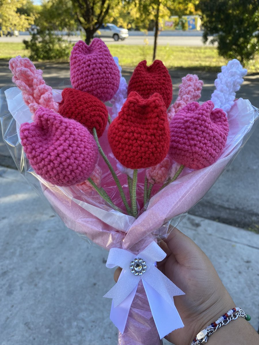 if you’re in satx and want to buy crochet flower bouquet message me ☺️💐