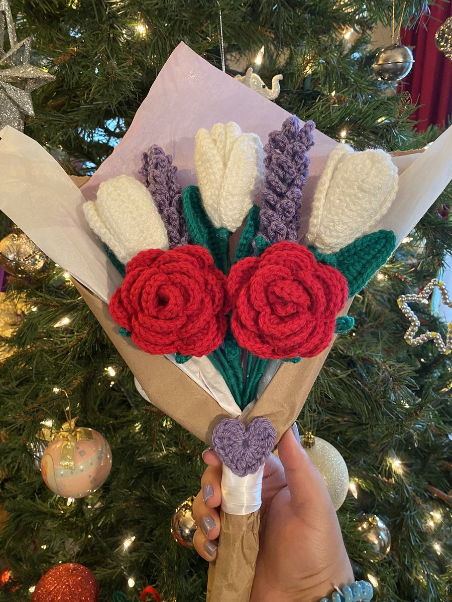 Briebrie0011's tweet photo. if you’re in satx and want to buy crochet flower bouquet message me ☺️💐 https://t.co/gTYDmH0eev