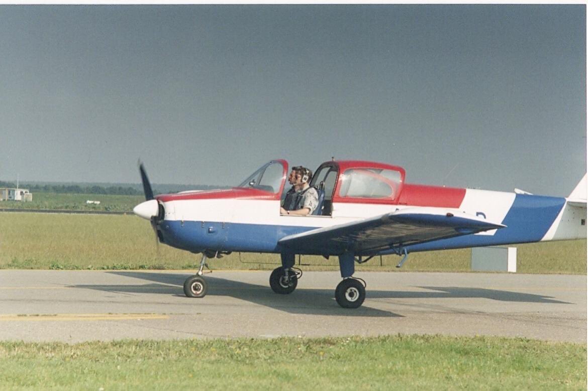 Lang geleden......mn vlieglessen op Lelystad bij Wings Over Holland. ( Fuji FA-200-160 AeroSubaru / PH-CAR )
