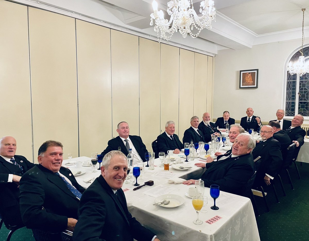 1982Chapter's tweet image. Another great meeting of Greenwood Chapter 1982. The Festiveboard was followed by carols and lots of Christmas cheer. @SurreyMason #HolyRoyalArch #Companions #Christmas #Friends #Masonry #Freemasonry #Festiveboard