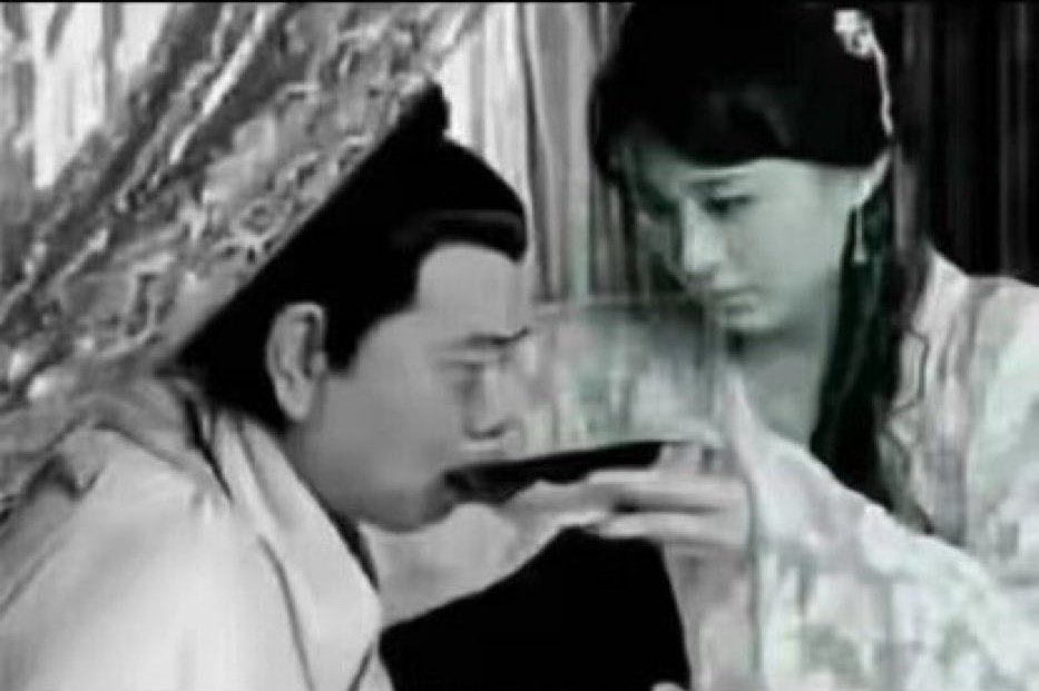 人民日报：面对不规范执法，公民应先配合，再依法维权。

潘金莲：大郎，先把药喝了，有什么事等身体好了再说不迟