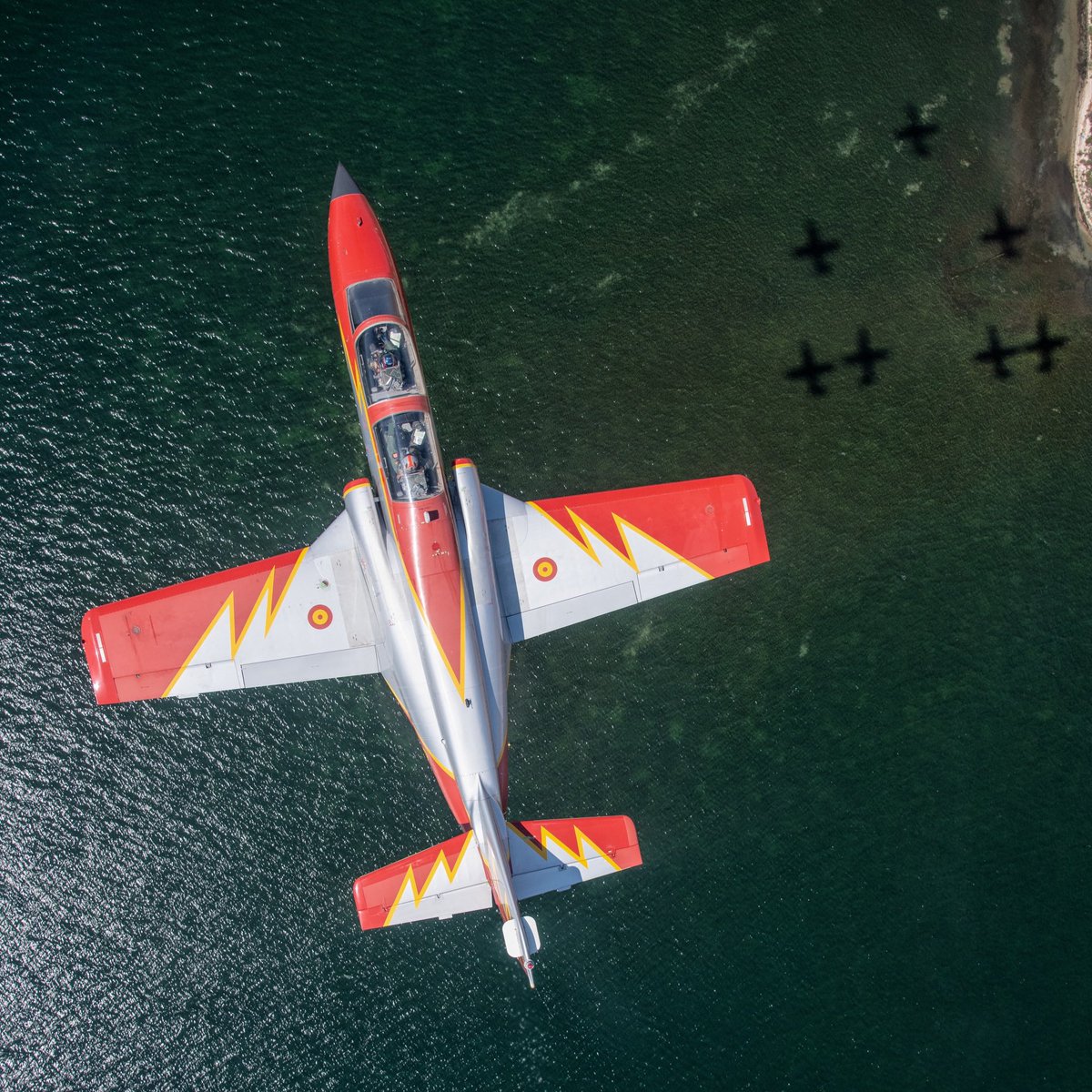 ¡#BuenosDías, aviadores! 👋🏽

Qué maravilla eso de despertarse sin el sonido horrible del despertador 😵‍💫⏰

Hoy es #Domingo, aprovechad para leer ese libro que tenéis pendiente 📚 o ver la serie que tenéis empezada 🍿

¡Eh! Qué frío hace ❄️

#FelizDomingo aviadores 🫶🏼