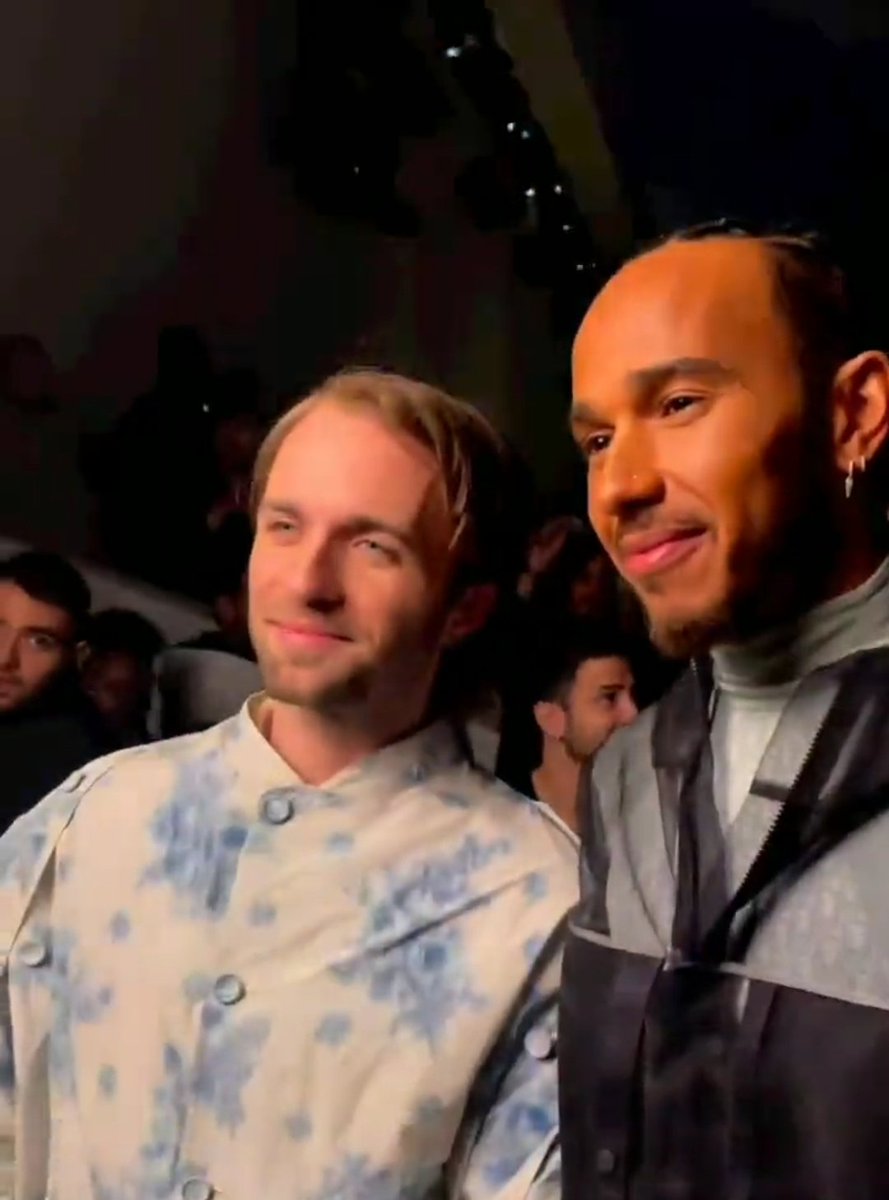 Zecteur_F1's tweet photo. 🔴 OFFICIEL

Lewis Hamilton sera pilote au GP Explorer 2 !

#F1 I #GPExplorer https://t.co/1vDOdBTUig