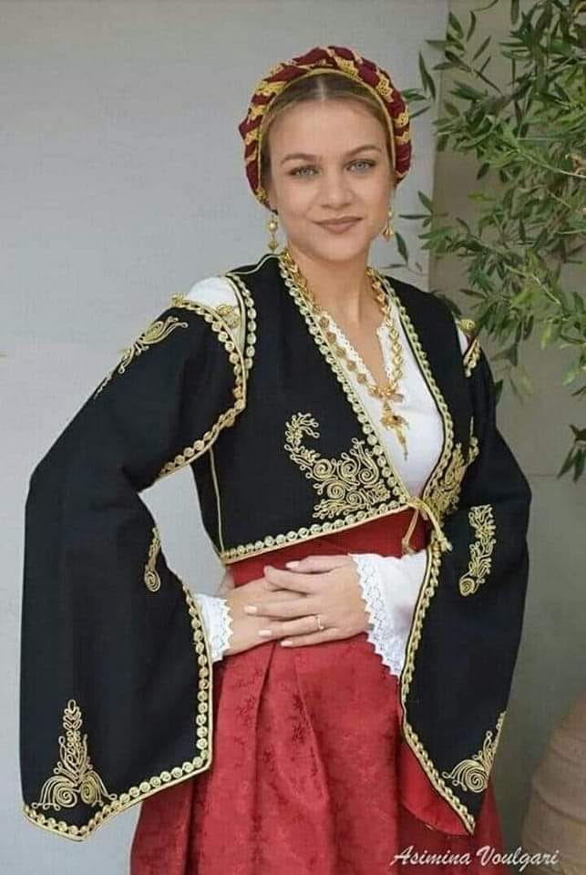 Traditional costume from Crete, 🇬🇷