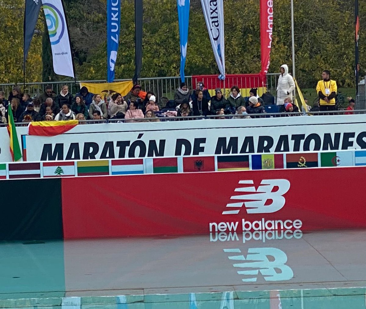 CaurugbyVLC's tweet photo. Nuestro presidente Fouad Osseiran en la #maratondevalencia junto a Juan Roig. @FTA_CV @comunitatesport https://t.co/LKfxU0W3Zc