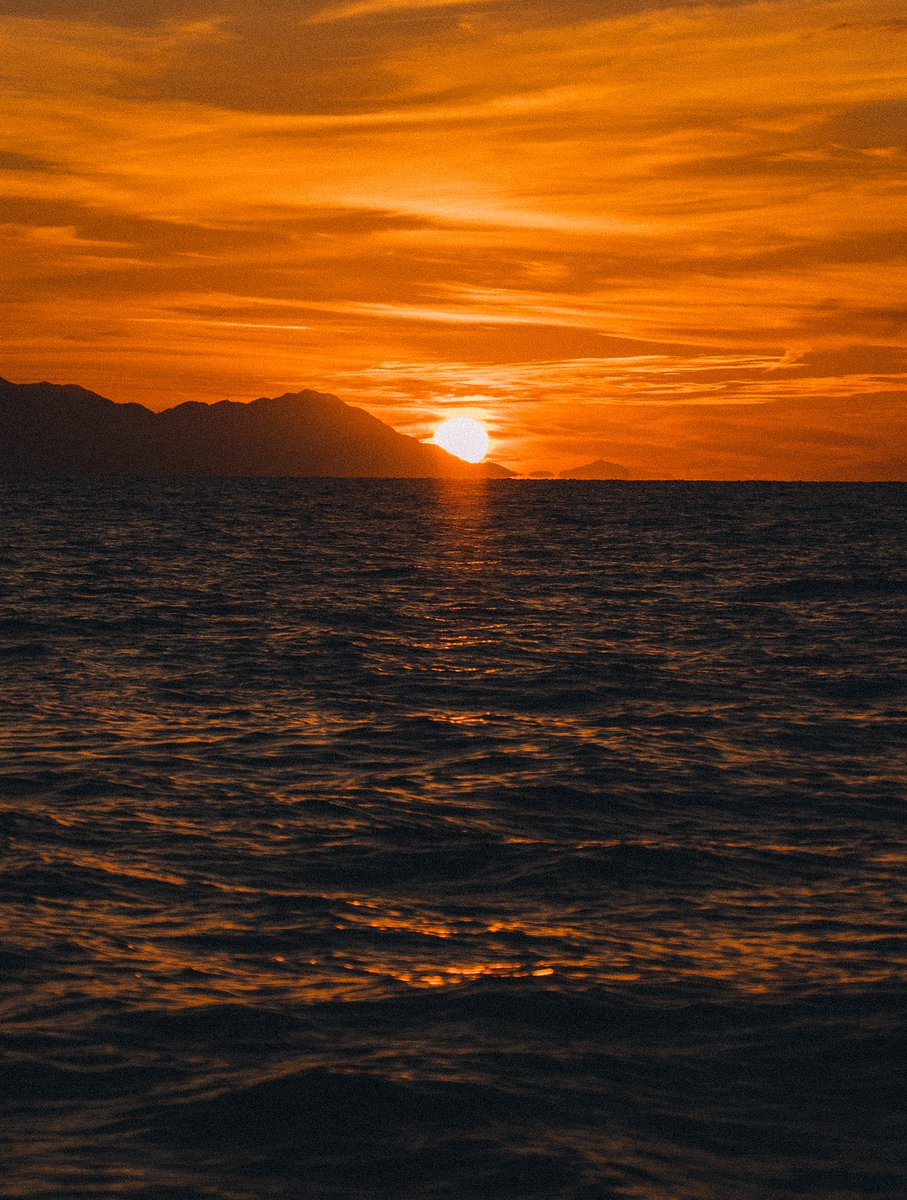 seasouldiary's tweet photo. A new day dawns astern on the horizon. We're going west. 

#turkishdelighttour #seasouldiary #turkey #sailing #travel #morning #nature https://t.co/Rq71fm5WFD