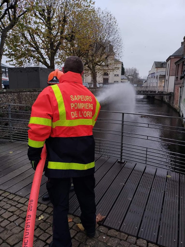 BenjaminLorcy's tweet photo. Quelques photos de l'investissement des Pompiers de l'Orne qui se sont mobilisés pour le #Telethon2022 👨‍🚒🚒 Merci à eux et bravo ! 👏

Ensemble on ne lâche rien ! 💪 🚒👨‍🚒
@Prefet61 @ornedepartement @AllioneFNSPF @SDIS61 @UDSP61 @Pompiers_Ouest @TPompiers @Telethon_France https://t.co/qfxg2LLsCO