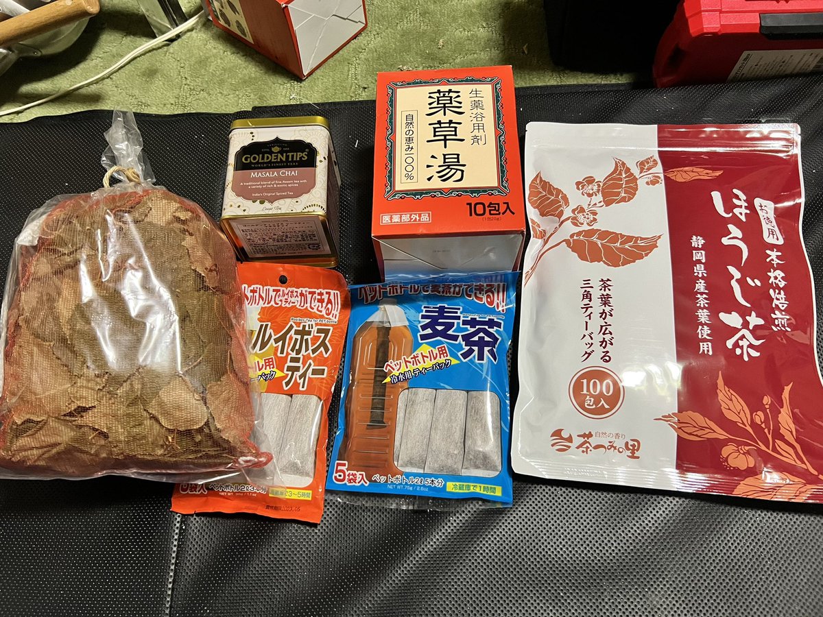 今日は1日家にひきもこって部屋の掃除したり椅子を組み立てたり積み石で遊んだりロウリュウで使えそうなものを考えたりしてました( ˘ω˘ )お風呂入ったら流石にお絵描きします(午後からって言ったやん) 