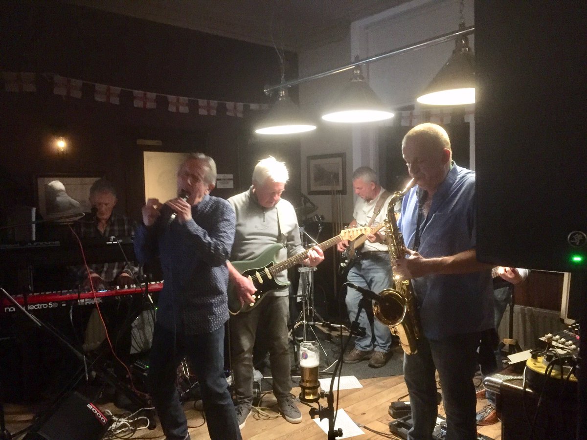 Latest Gig - Traction - The Lambs Arms - 03/12/22 - 1970s rock classics in Crawcrook, Northumberland 🎸 🎷 🎹 🥁