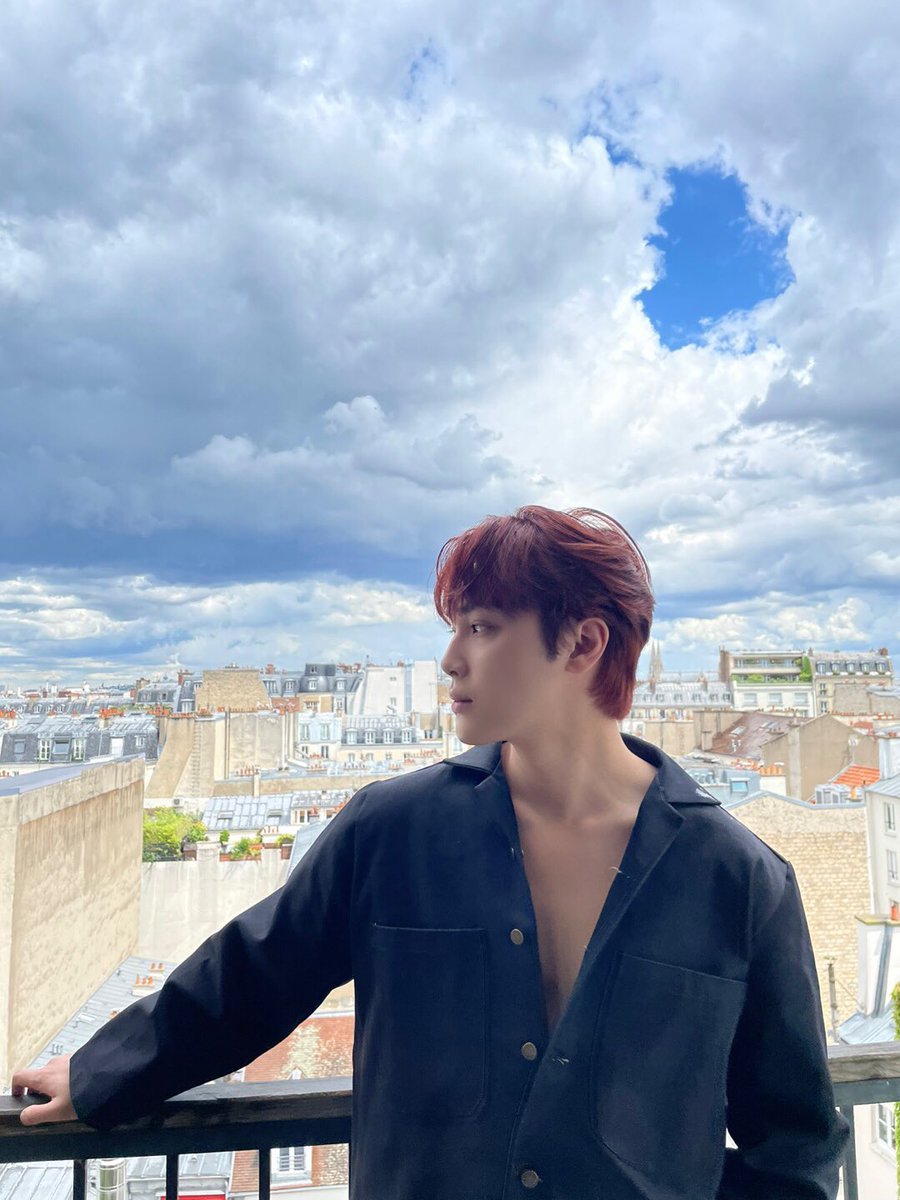 samskarai's tweet photo. One day in sunny Paris gives a pleasant impression while on vacation here. Enjoying the lake where the water is calm, breathing fresh air and spoiling the eyes with beautiful scenery. https://t.co/J80ahBN4tK