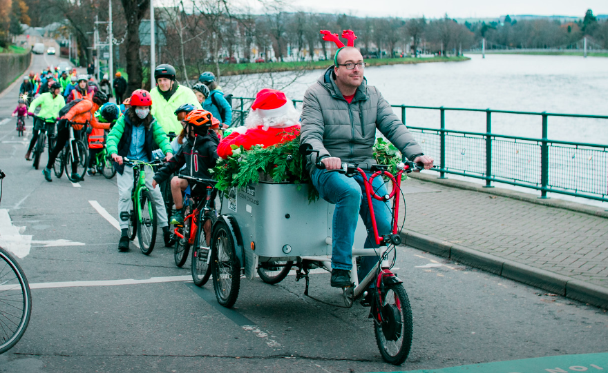 kidicalmassINV's tweet photo. Yesterday we had 100 approx people join #KidicalMass. One family came on the train from Granton-on-Spey, another from Farr. New members and regulars joined in. It is always a pleasure to be part of this. Thank you all and @sikandran for the brilliant pics. https://t.co/3Mr6mRqRMH