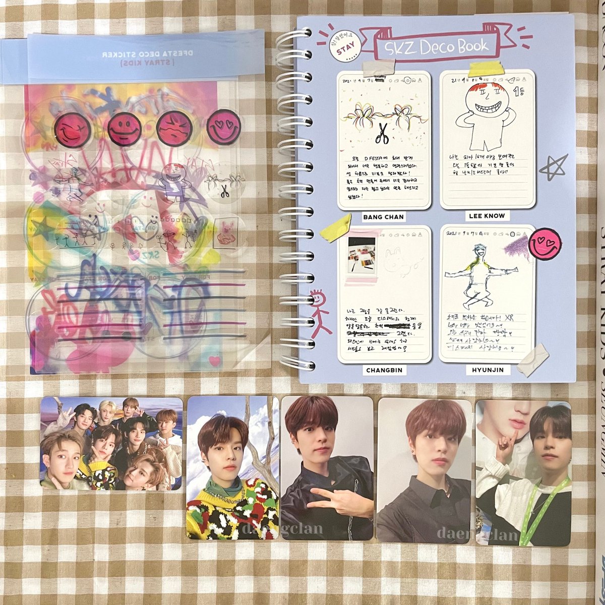daengclan's tweet photo. 💌 : #daengmail
the biggest photobook i've ever had! mana foto didalemnya hd banget huhu 🥹 thank you @ondehuda_stuff 🫶 https://t.co/ZQ9SNyFva7