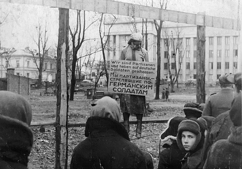 noclador's tweet photo. Left: What the nazis did in Ukraine.
Right: What russia does in Ukraine. https://t.co/HEU37DLeqM