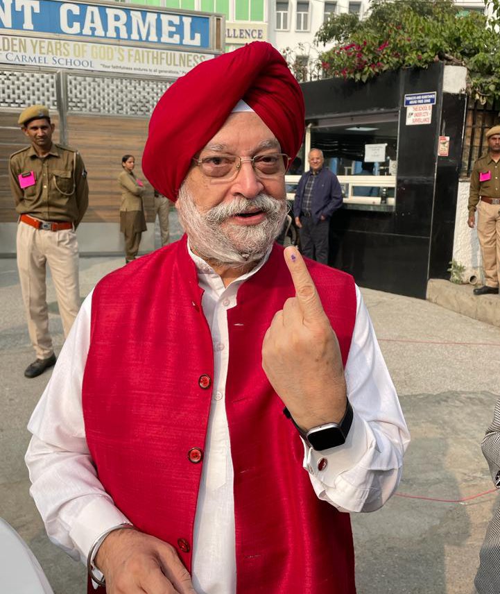 I Voted!
I exercised my Right to Vote at the polling booth in Mount Carmel School, Anand Niketan in Ward No.153 Vasant Vihar. 
You must all step out in large numbers &amp; vote.
Your vote decides the future of development &amp; strengthens our robust democracy. 

#DelhiVotes4BJP