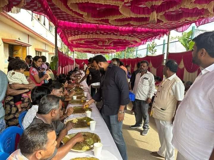 INCBangaloreSo1's tweet photo. ಬೊಮ್ಮನಹಳ್ಳಿ ವಿಧಾನಸಭಾ ಕ್ಷೇತ್ರದ ಜರಗನಹಳ್ಳಿಯಲ್ಲಿರುವ ಶ್ರೀ ಅಯ್ಯಪ್ಪಸ್ವಾಮಿ ದೇವಾಲಯದಲ್ಲಿ ಶ್ರೀ ಯುತ ಲತಾ ವೆಂಕಟೇಶ್ವರ್ ರವರ ನೇತೃತ್ವದಲ್ಲಿ ವಿಶೇಷ ಪೂಜೆ ಹಾಗೂ ಅನ್ನ ಸಂತರ್ಪಣ ಕಾರ್ಯಕ್ರಮವನ್ನು ನೆರವೇರಿಸಲಾಯಿತು  #kpcc  #siddaramaiah #dkshivakumar #dksuresh #BKhariprasad   #parameswar #Umapathysrinivasgowda https://t.co/HxSW5nOsfU