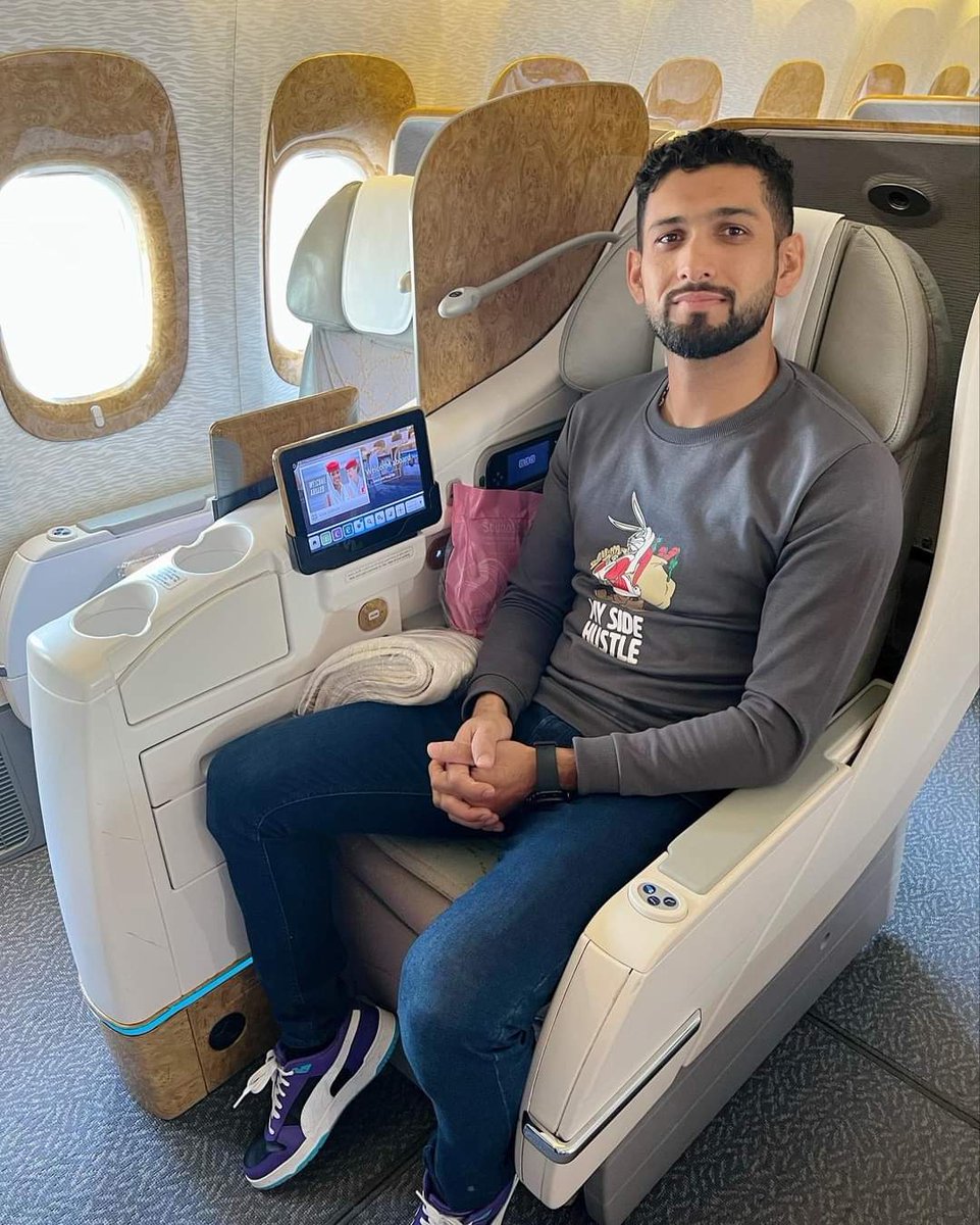 Thomi_Mind's tweet photo. Sikanda Raza 🇿🇼 arrived to sri lanka for #LPL2022 @dambullaAuraLPL
@SRazaB24
#LPLUpdates
#CricketTwitter
#SriLanka https://t.co/TM28MHemtD