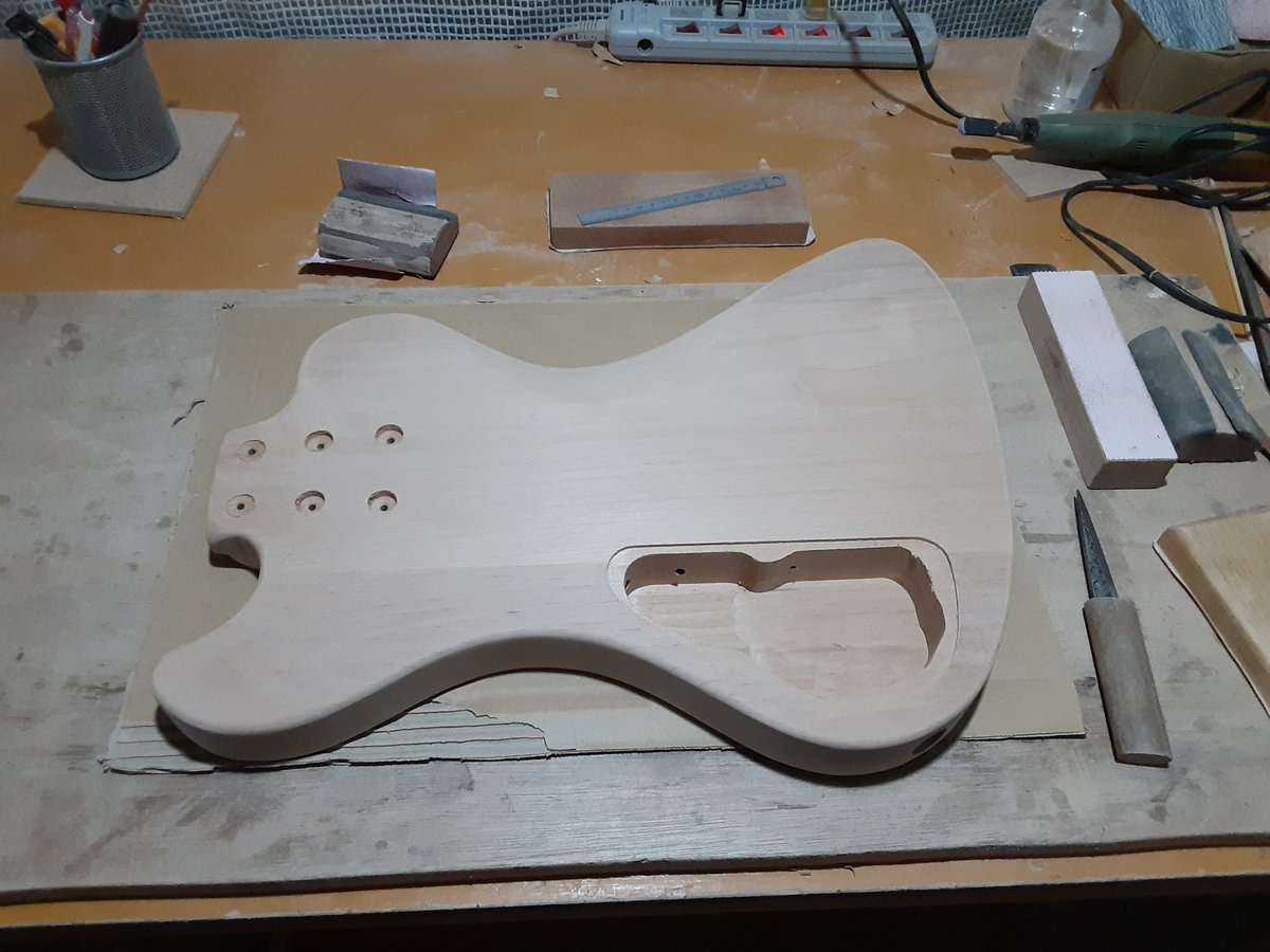 vellmorguitars's tweet photo. RD-5弦ベース製作中
#rd #bass #5弦 #オーダーメイド #vellmor https://t.co/kk46NEcrLt