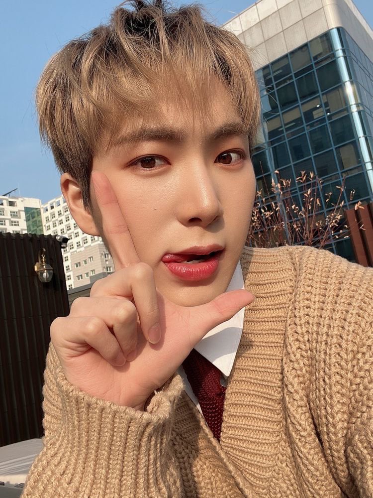 wbkjinyoung's tweet photo. thank you for always being the smiley, jumpy, sweet funny boy that never fails to help forx through out tough days ๐คง i LOVE YOU!!
#ProtectKevin #KevinAppreciationDay https://t.co/0FKsIjIKxC