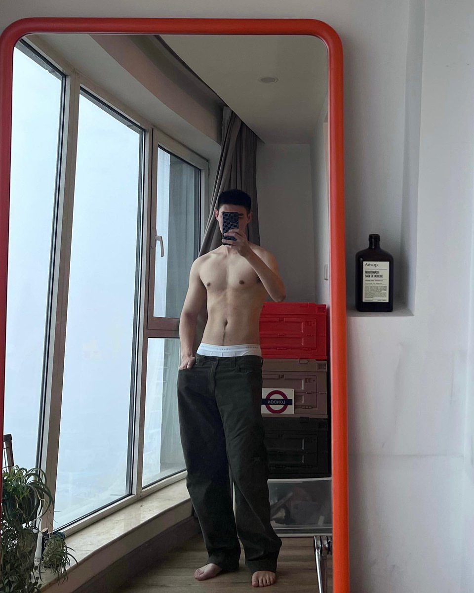 blue_waii's tweet photo. 🥹｜这辈子是没办法当🦐男了吧……|||练这么差，
这辈子是没办法当🦐男了吧……
#健身  #介绍一个小哥哥 https://t.co/i3ioDl6eJq