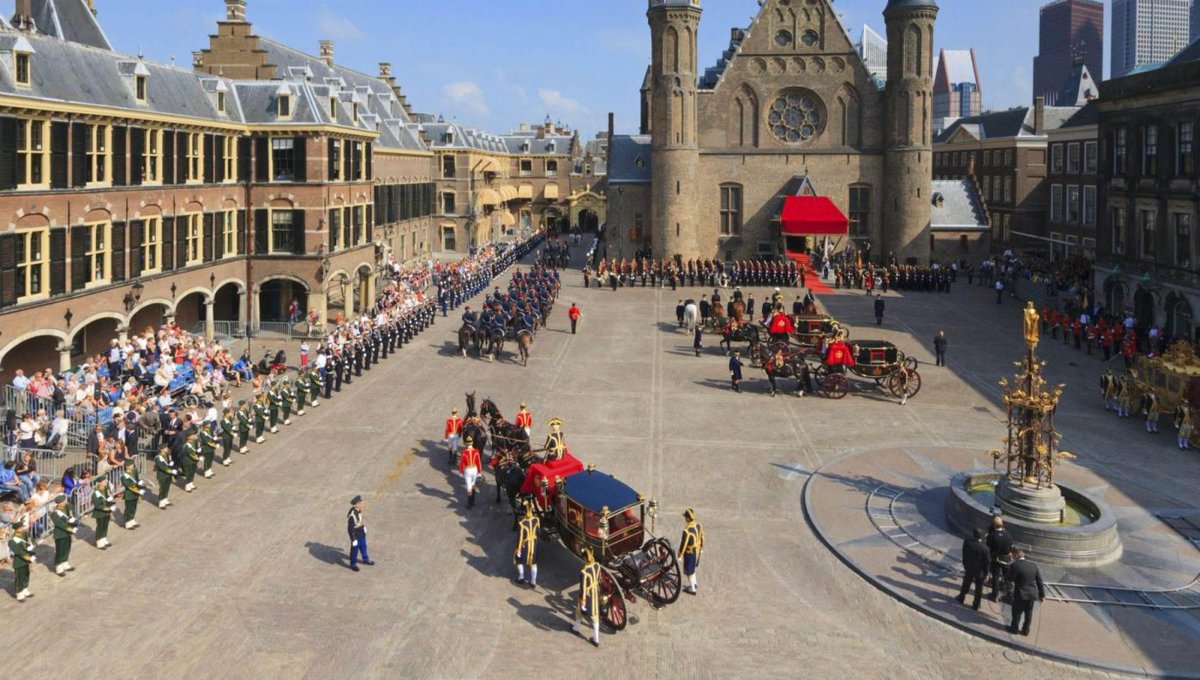 otlaatcom's tweet image. لمحبي الاستجمام والاستمتاع بالهدوء والراحة💜

#لاهاي

موقعها جميل على ساحل بحر الشمال🏞️ وتمتلك الكثير من المعالم الحلوة مثل😍 :

 🌸رصيف سخييفينينغن

🌸حديقة مادورودام

🌸متحف موريتشويس

#هولندا

#عطلات