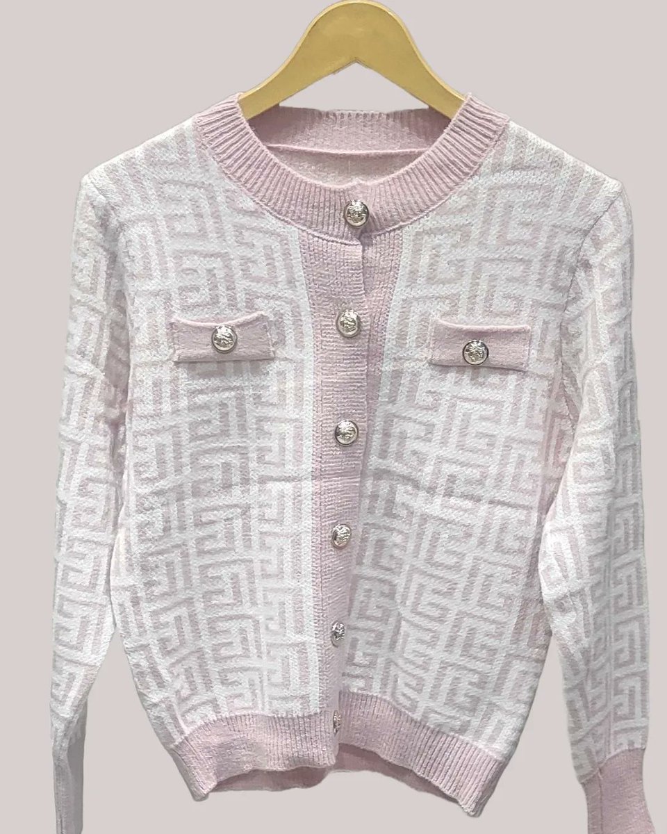 1996_solutions's tweet photo. #winter2022 #winterstyle #americanstyle #staytuned #pullover #basicstyle #fashion #collection #casual #fashionnova 
#solutionssince1996 #solutions 
#anabsolutefemininestudio https://t.co/NezEbhi0o0