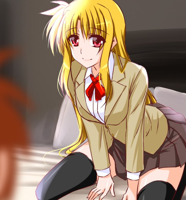 ベッドに座ってるフェイトさん。
---はっ、
に、逃げてッ!!! 