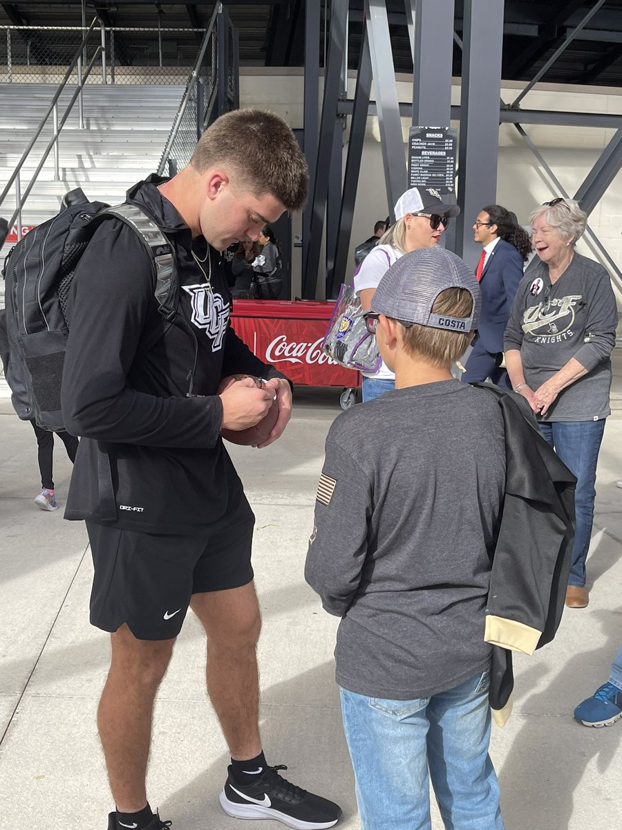MrsCokerrrr's tweet photo. @SJTuohy @PlumleeJohn JRP is a class act. Took a few moments away from time with his family to sign my nephew’s football after the Navy game. For sure a moment he won’t forget #GKCO https://t.co/YWvpicISSq