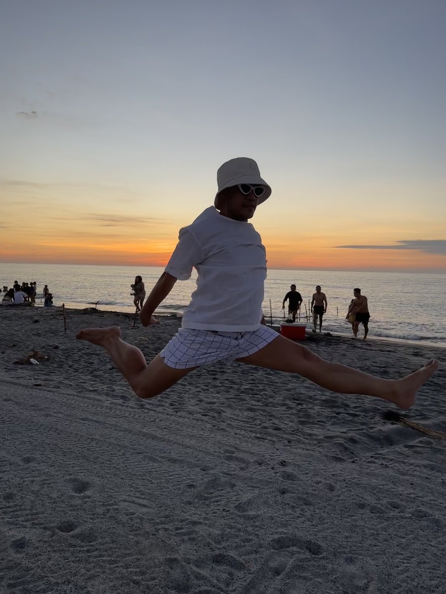 ngiruf's tweet photo. Jump all your problems away 😂😂😂 https://t.co/I0Mmple1DB