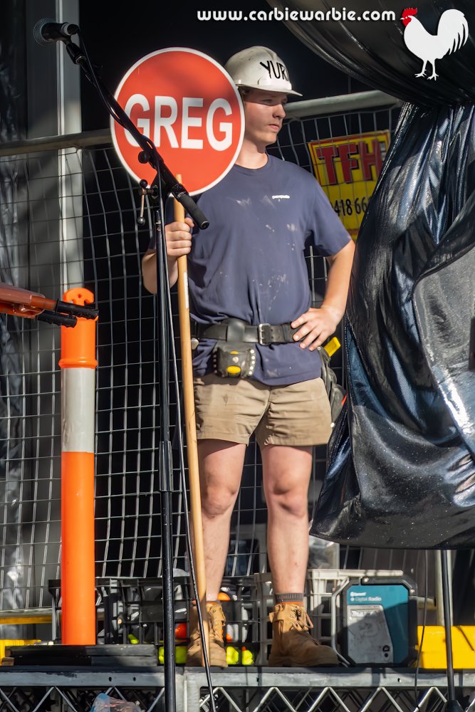 CarbieWarbie's tweet photo. 🛑 @TISM1982 Tradie, Yuri Tarded was even holding up a Greg! The Stop Sign!! Which was actually ROUND, to add to the weirdness of the whole situation at @GoodThingsFest. ❤️⚡️🐓 #TISM #GregTheStopSign #GoodThingsFestival https://t.co/VHY3GK8lTV