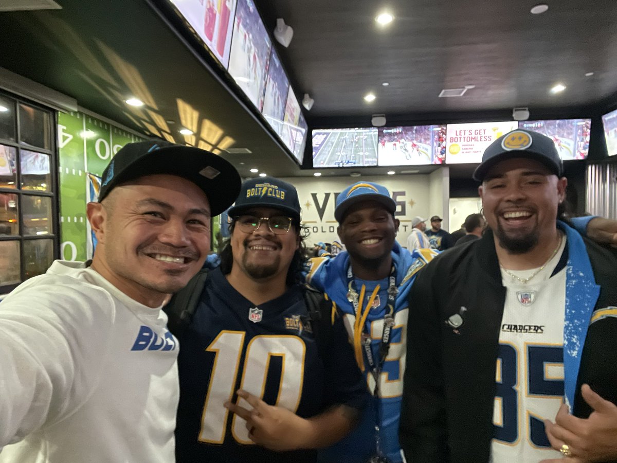 Didn’t get a chance to take too many photos with the crew, but I got a chance to take a pic with some of the boys working in the background helping make this event possible to raise money for our BoltFam and bless the children of Southern Nevada. 

#BoltUp #FanUnity #ToyDrive