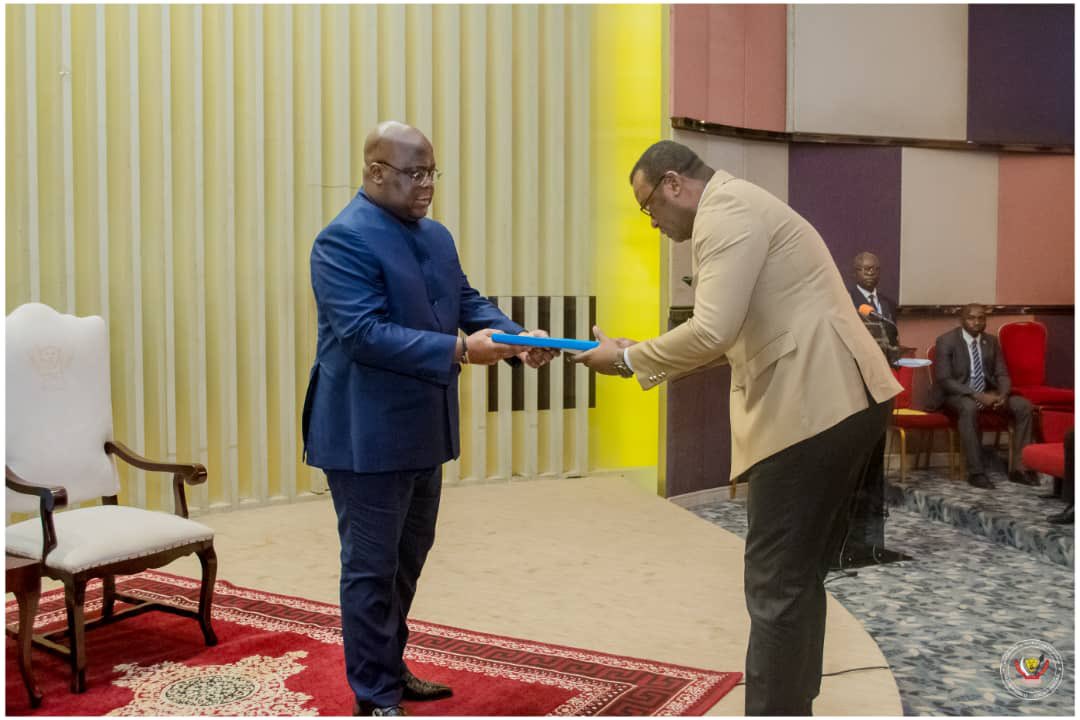 FPubliqueRDC's tweet photo. Sous le haut patronage du Président de la République, Chef de l'Etat, Son Excellence Monsieur Félix Antoine Tshisekedi Tshilombo, le Vice-Premier Ministre, Ministre de la Fonction Publique @LihauEbua a solennellement présidé ce samedi 03 décembre 2022 la double cérémonie 1/2 https://t.co/yKwaTsYgPX