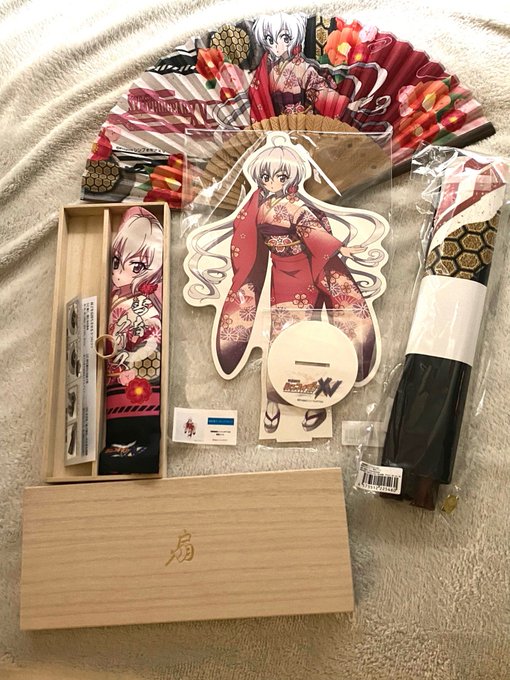 ついに(?)アクリルでもなくなった 