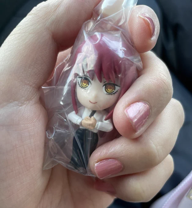 やった〜マキマさん出た〜(コンビニで買った) 
